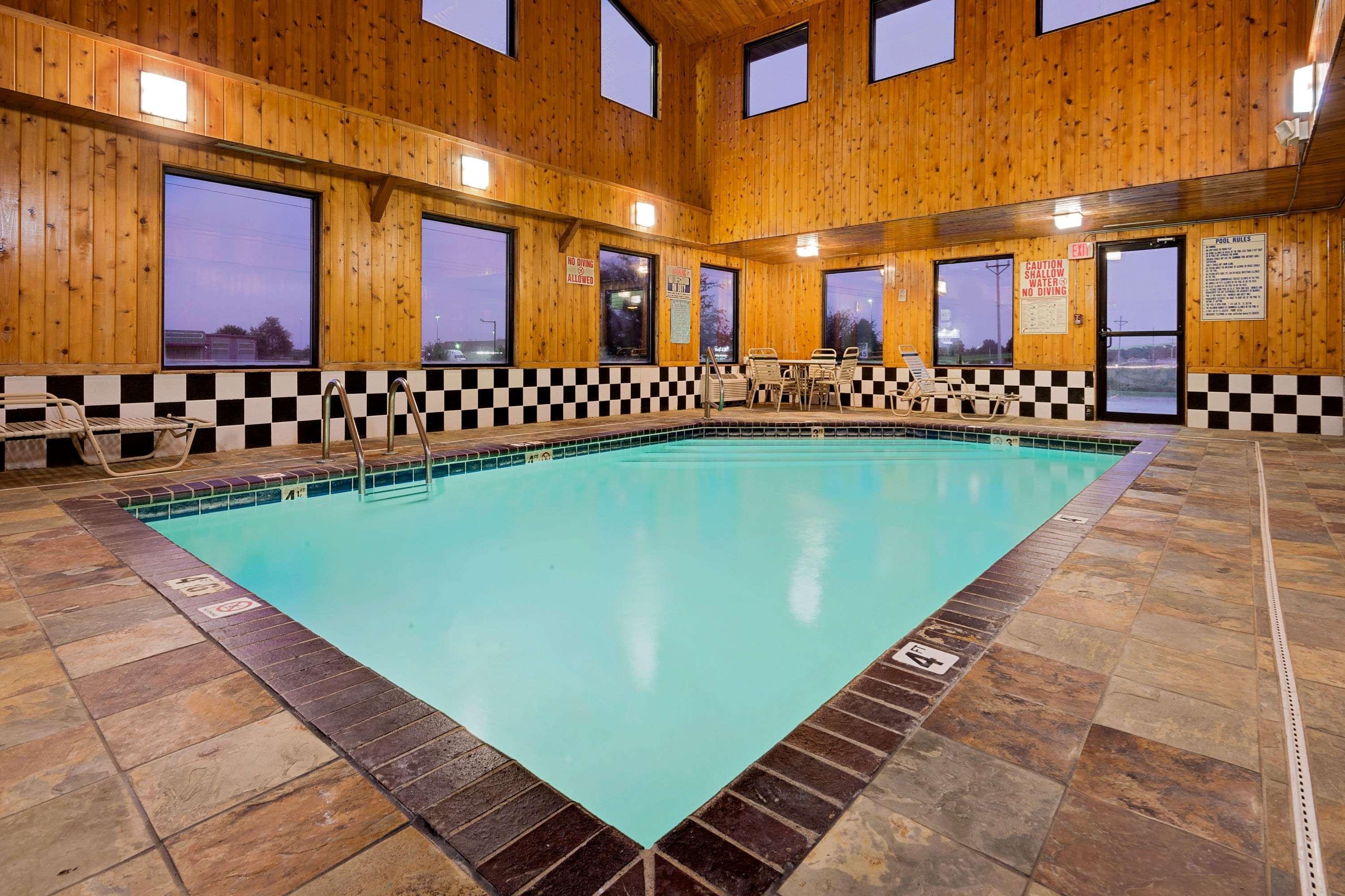 Super 8 By Wyndham Iowa Falls Exterior photo